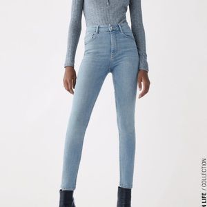 🆕Zara High Rise Jeans Size 6